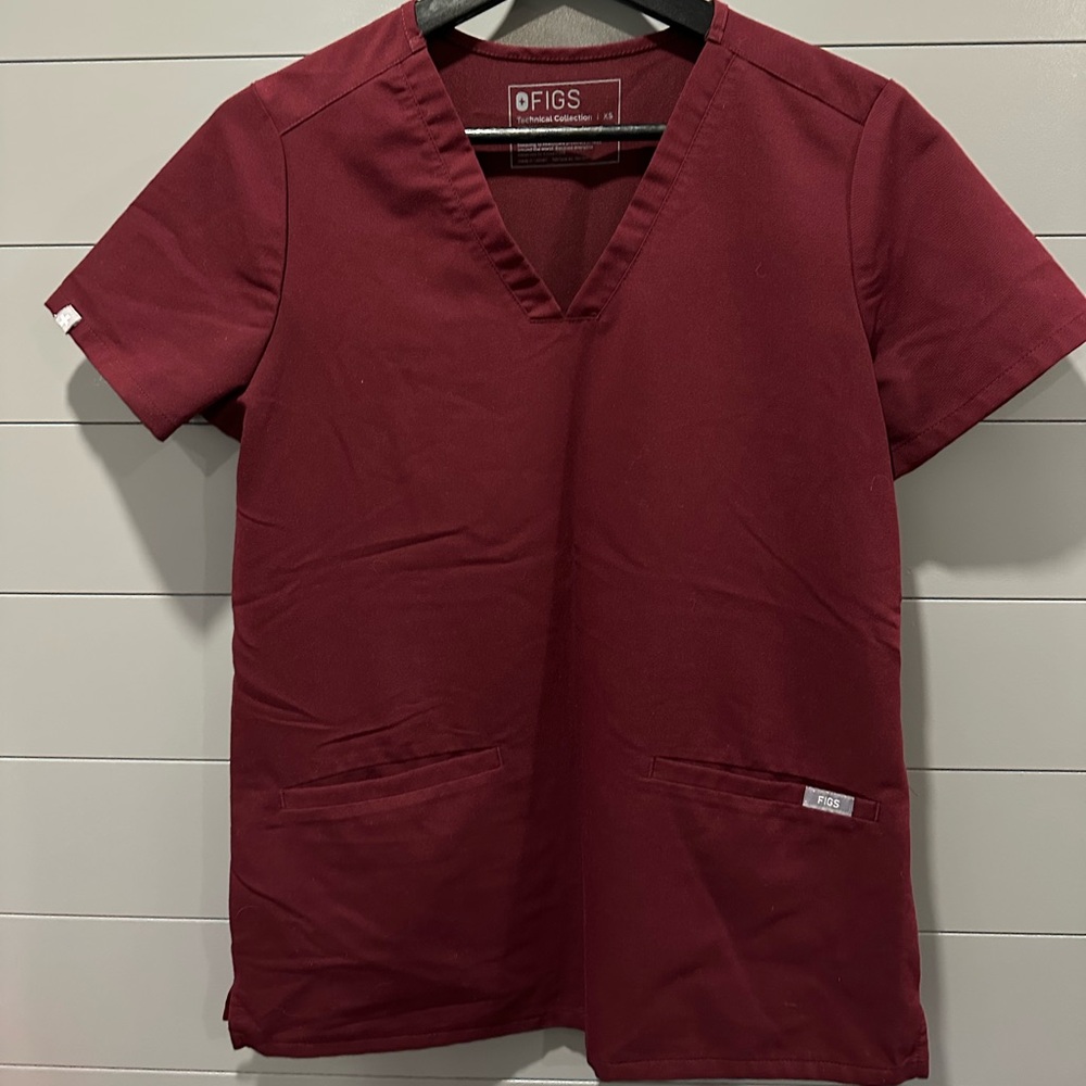 FIGS Three Pocket Scrub Top in Burgundy